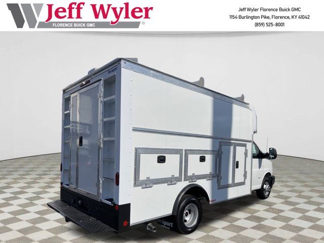 2024 GMC Savana Base