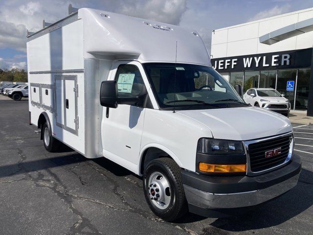 2024 GMC Savana Base