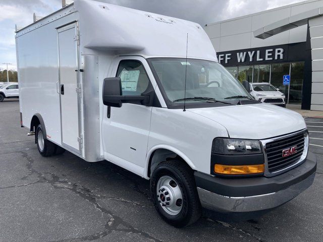 2024 GMC Savana Base