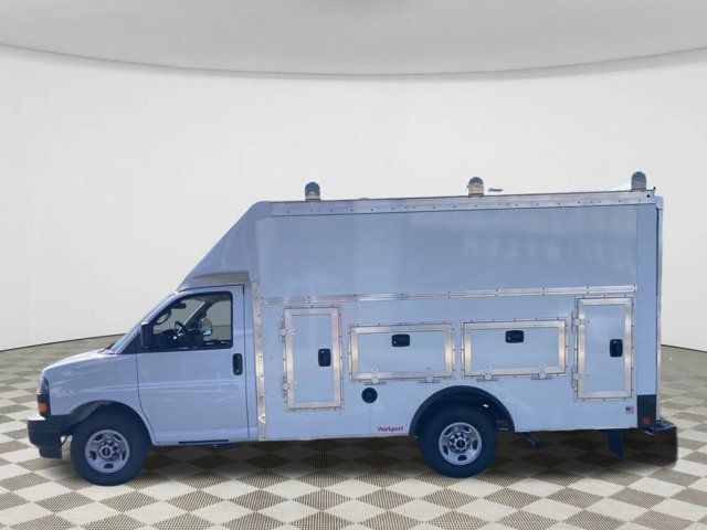 2024 GMC Savana Base