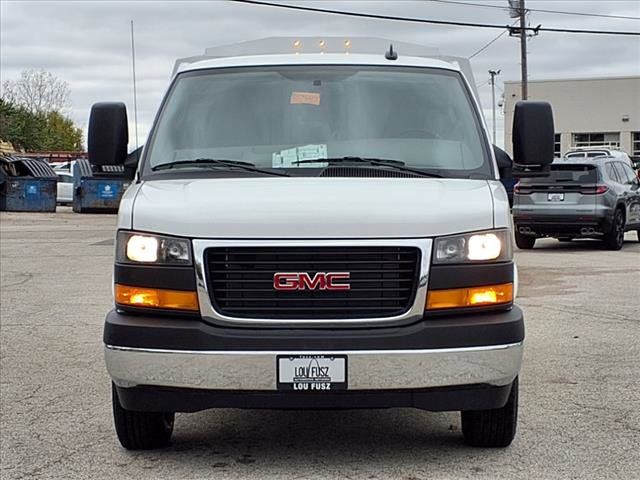 2024 GMC Savana Base