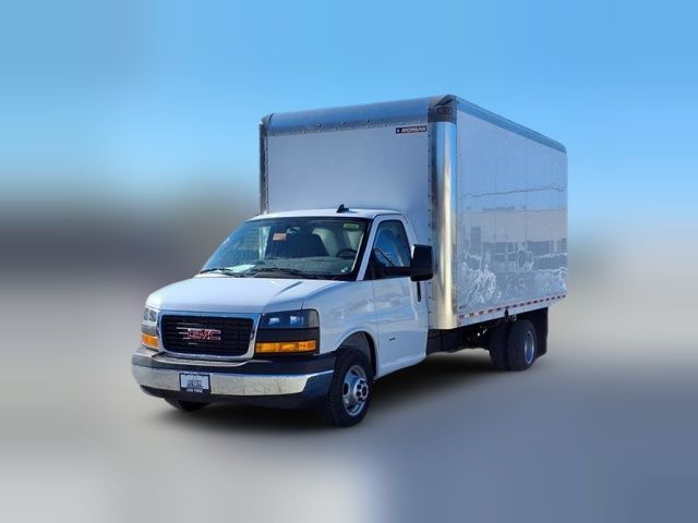 2024 GMC Savana Base