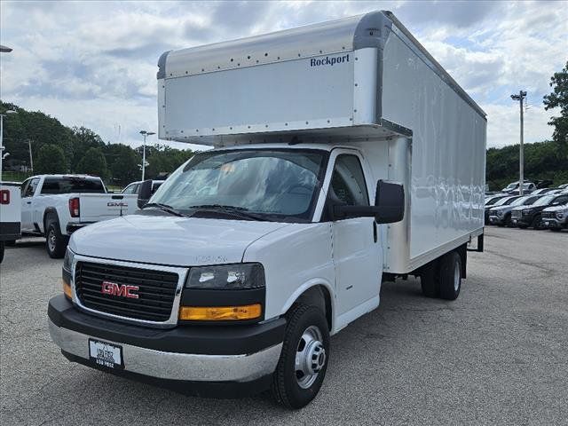 2024 GMC Savana Base