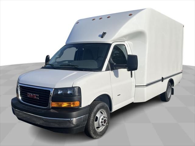 2024 GMC Savana Base