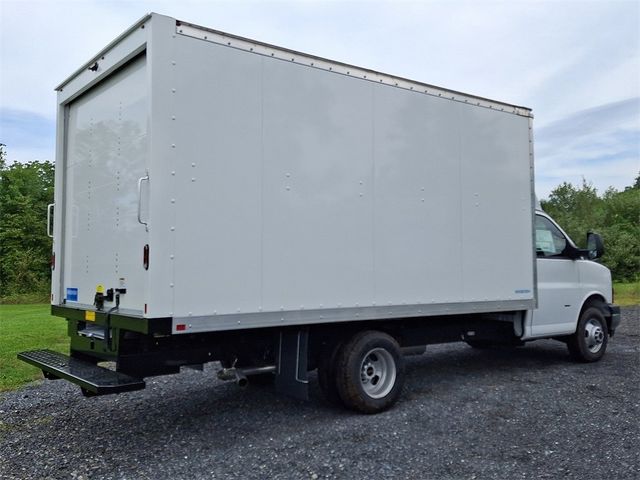 2024 GMC Savana Base