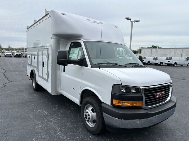 2024 GMC Savana Base