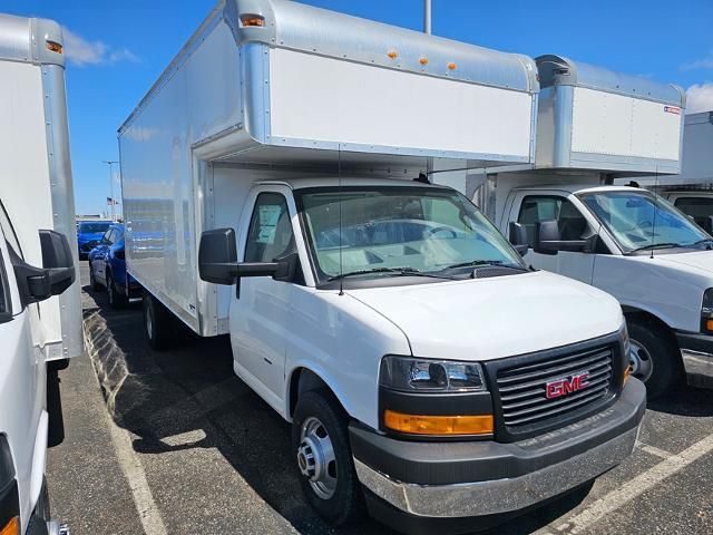 2024 GMC Savana Base
