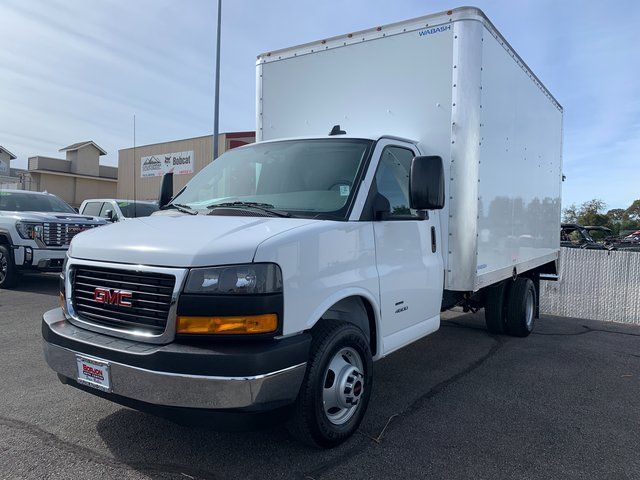 2024 GMC Savana Base