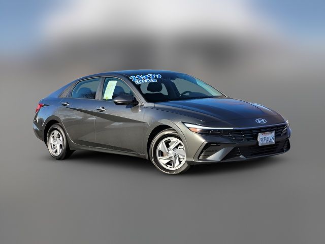 2024 Hyundai Elantra SE