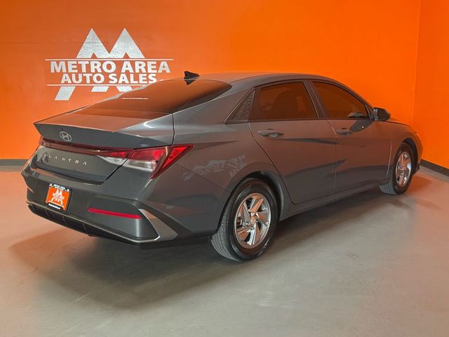 2024 Hyundai Elantra SE