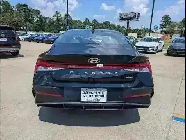 2024 Hyundai Elantra Limited