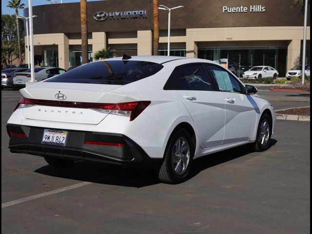 2024 Hyundai Elantra SE