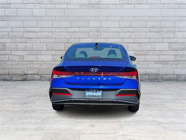 2024 Hyundai Elantra SE