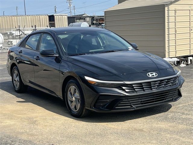 2024 Hyundai Elantra SE