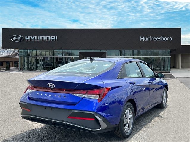 2024 Hyundai Elantra SE