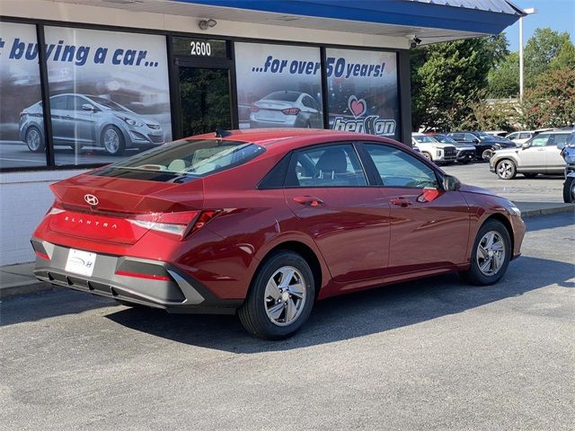 2024 Hyundai Elantra SE