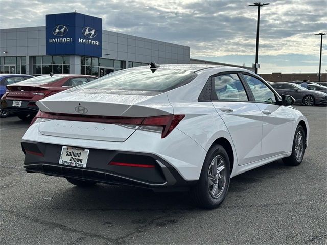 2024 Hyundai Elantra SE