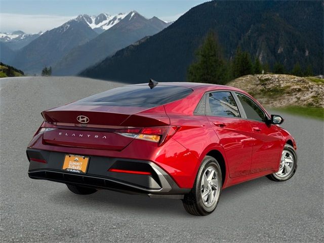 2024 Hyundai Elantra SE