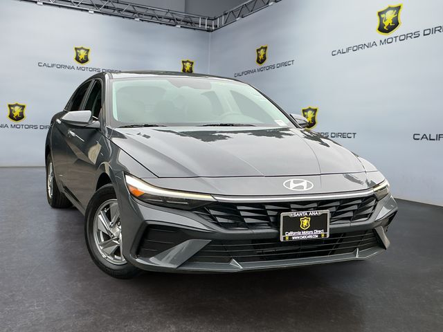 2024 Hyundai Elantra SE