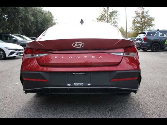 2024 Hyundai Elantra SE