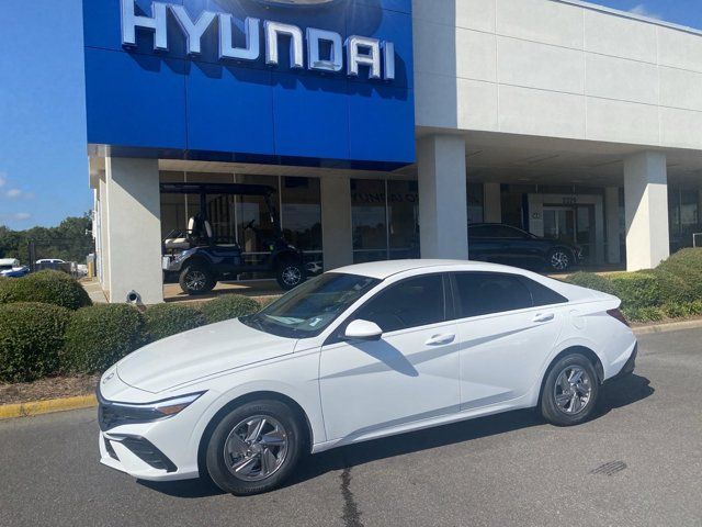 2024 Hyundai Elantra SE