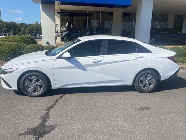 2024 Hyundai Elantra SE