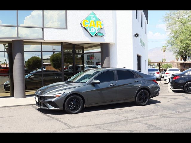 2024 Hyundai Elantra SE