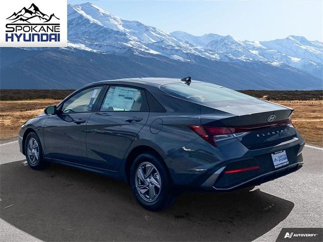 2024 Hyundai Elantra SE