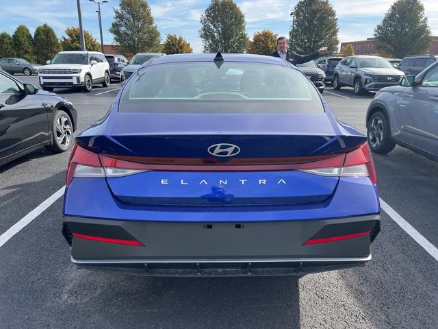 2024 Hyundai Elantra SE