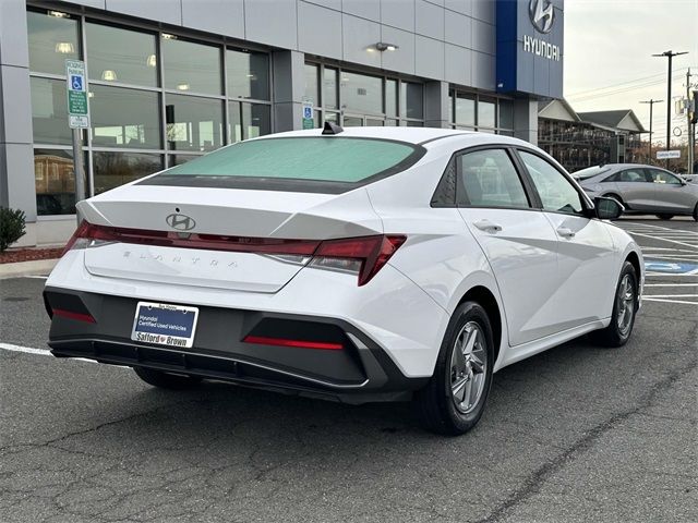 2024 Hyundai Elantra SE