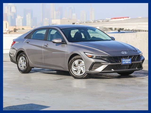 2024 Hyundai Elantra SE