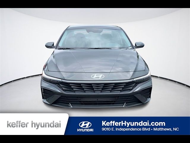 2024 Hyundai Elantra SE