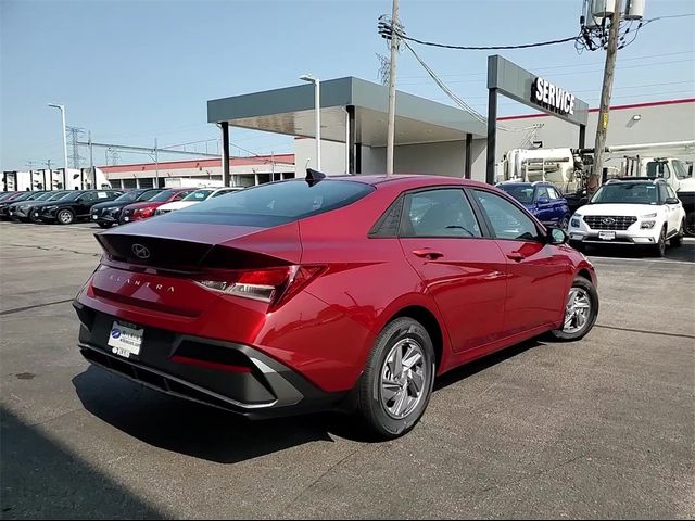 2024 Hyundai Elantra SE