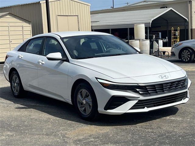 2024 Hyundai Elantra SE