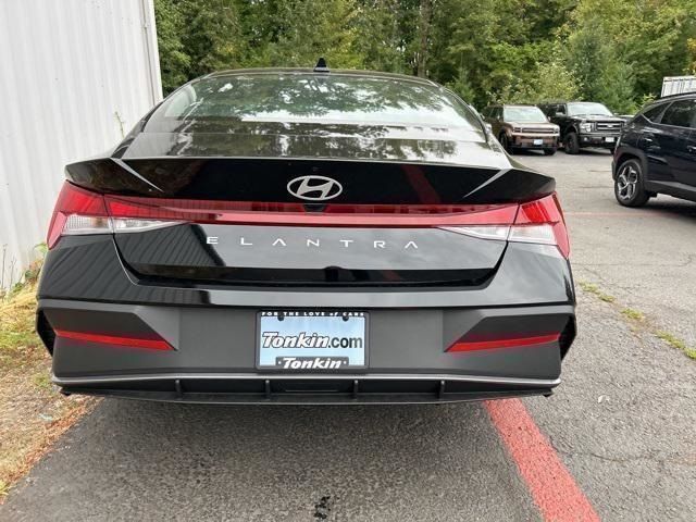 2024 Hyundai Elantra SE