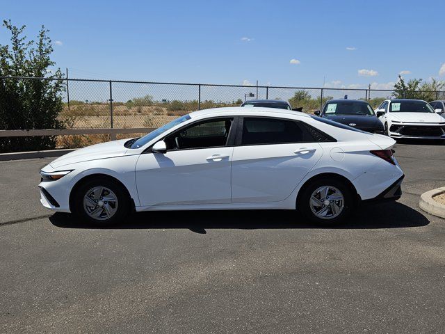 2024 Hyundai Elantra SE