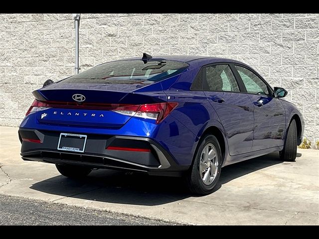 2024 Hyundai Elantra SE