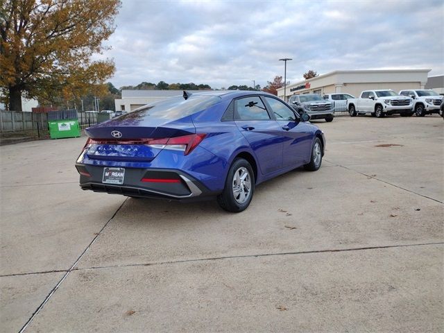 2024 Hyundai Elantra SE