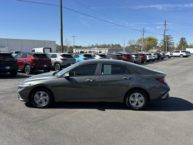 2024 Hyundai Elantra SE