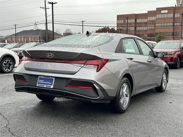 2024 Hyundai Elantra SE