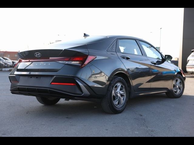 2024 Hyundai Elantra SE