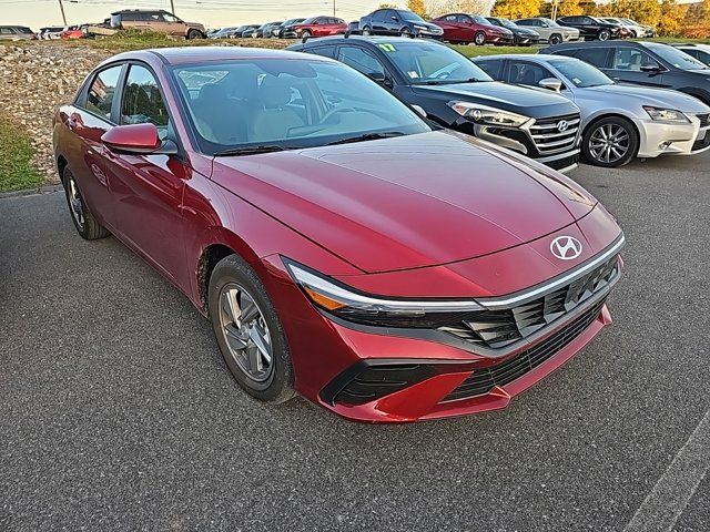 2024 Hyundai Elantra SE