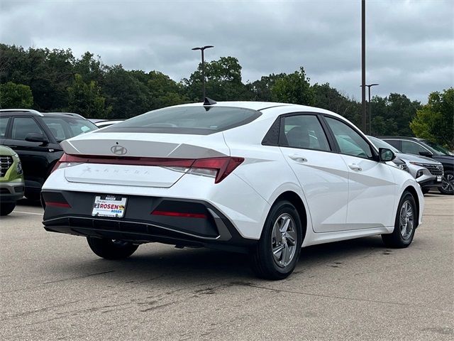 2024 Hyundai Elantra SE