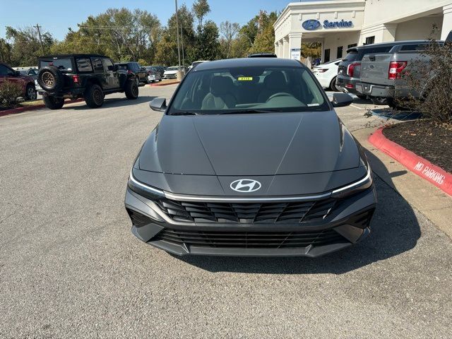 2024 Hyundai Elantra SE