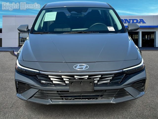 2024 Hyundai Elantra SE