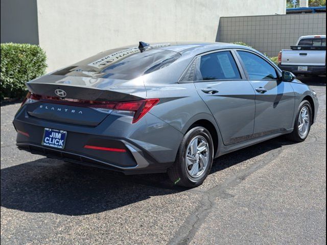 2024 Hyundai Elantra SE