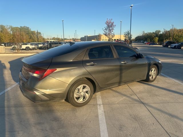 2024 Hyundai Elantra SE