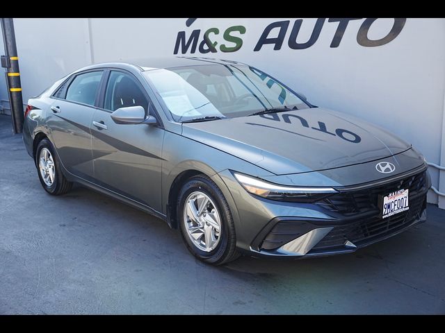 2024 Hyundai Elantra SE