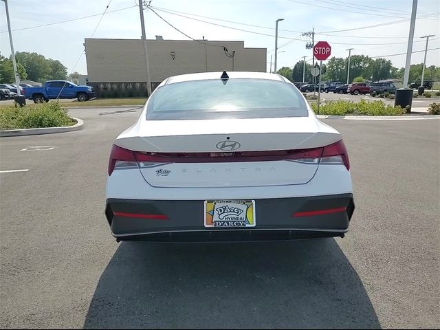 2024 Hyundai Elantra SE