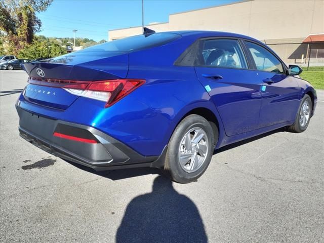 2024 Hyundai Elantra SE